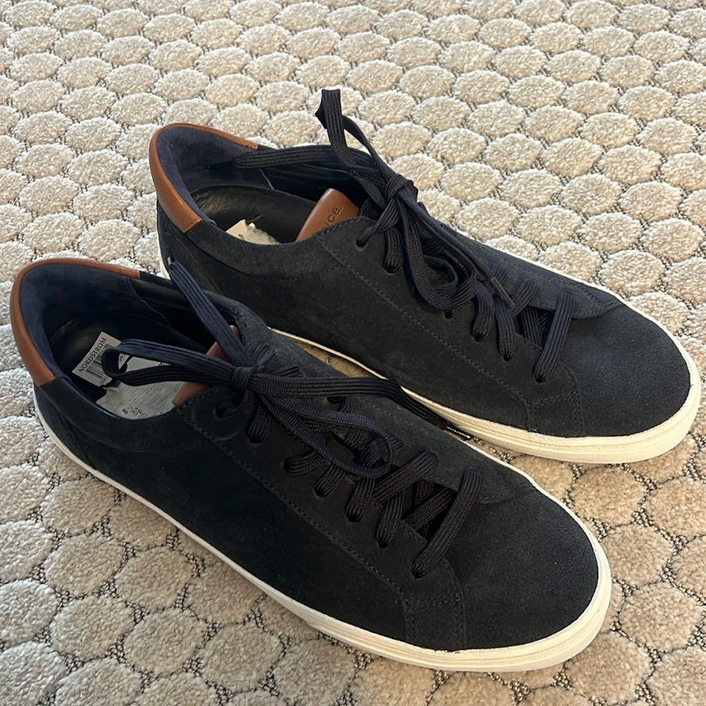 Brand new Vince men’s navy sneaker